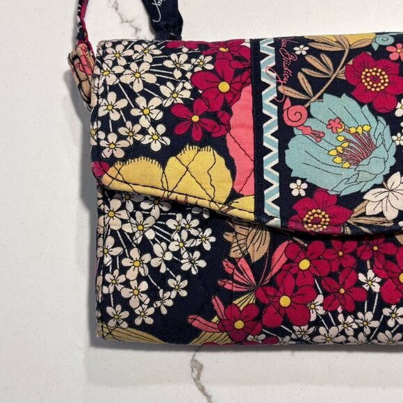 Vera Bradley Happy Snails Women’s Crossbody  Wallet Quilted Cotton Retired 2011 - Picture 2 of 16